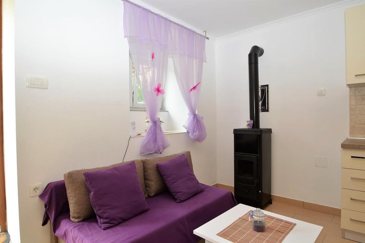 Apartment Hrasta Vrana  Екстериор снимка