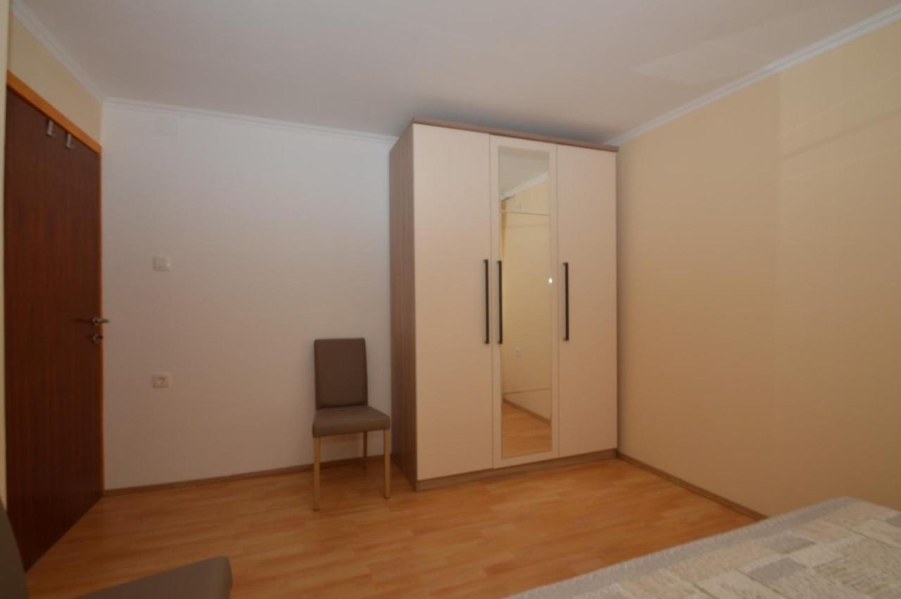 Apartment Hrasta Vrana  Екстериор снимка