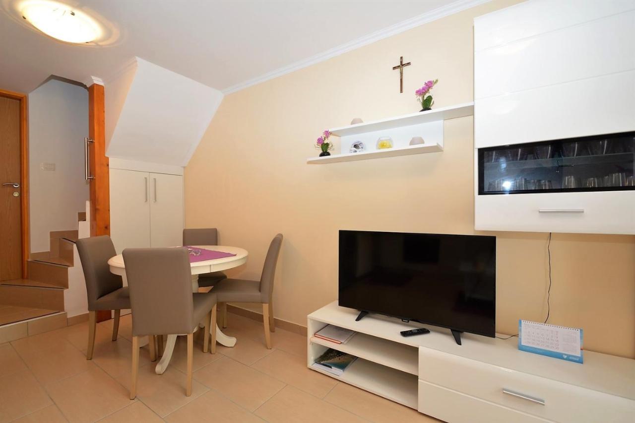 Apartment Hrasta Vrana  Екстериор снимка
