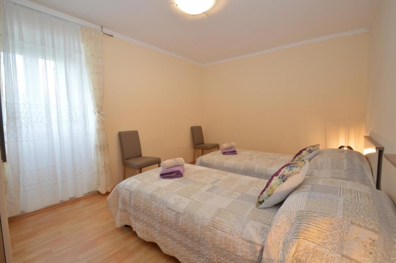 Apartment Hrasta Vrana  Екстериор снимка