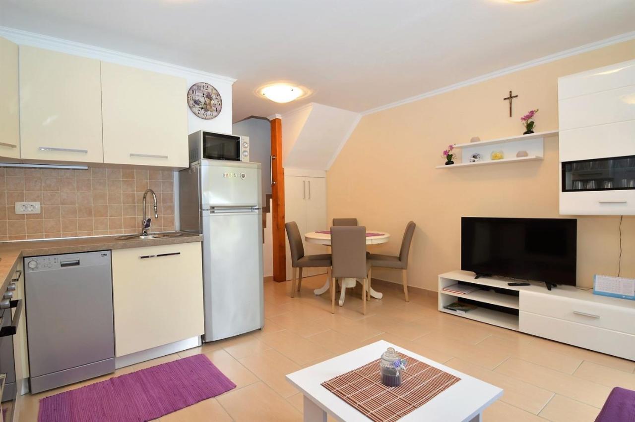Apartment Hrasta Vrana  Екстериор снимка